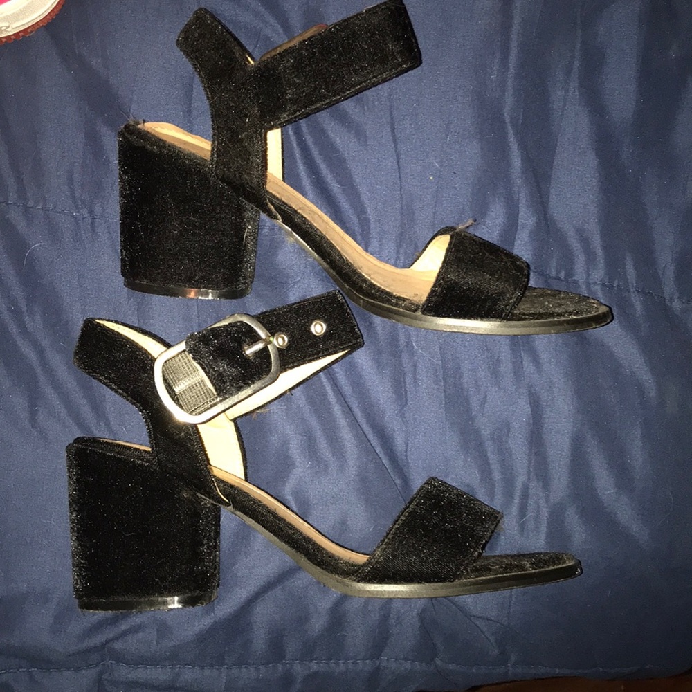 Velvet black wedges